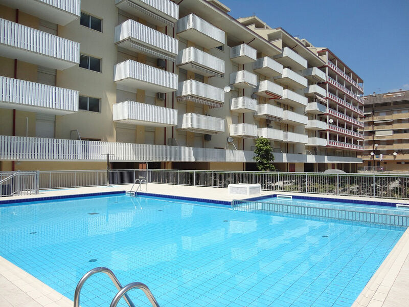 Residence Cutter / Holiday