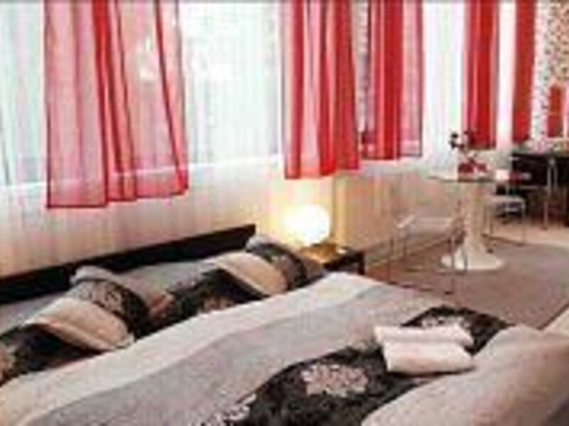 Hotel Black & White