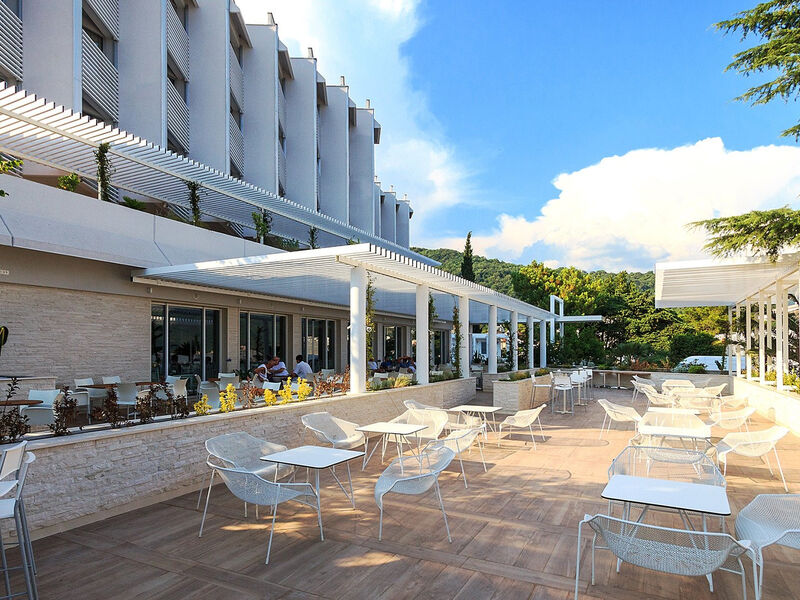 Carine Delfin Hotel