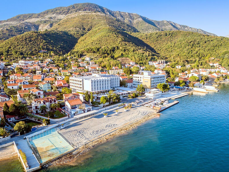 Carine Delfin Hotel