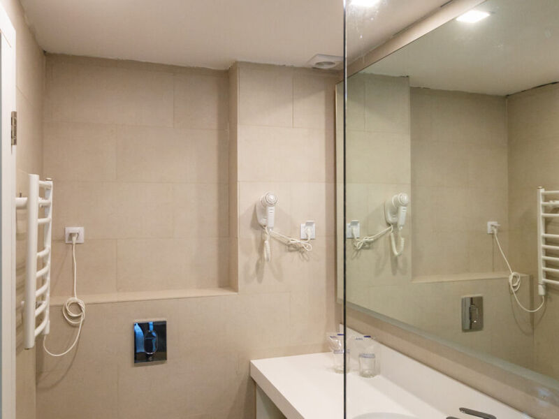 Carine Delfin Hotel