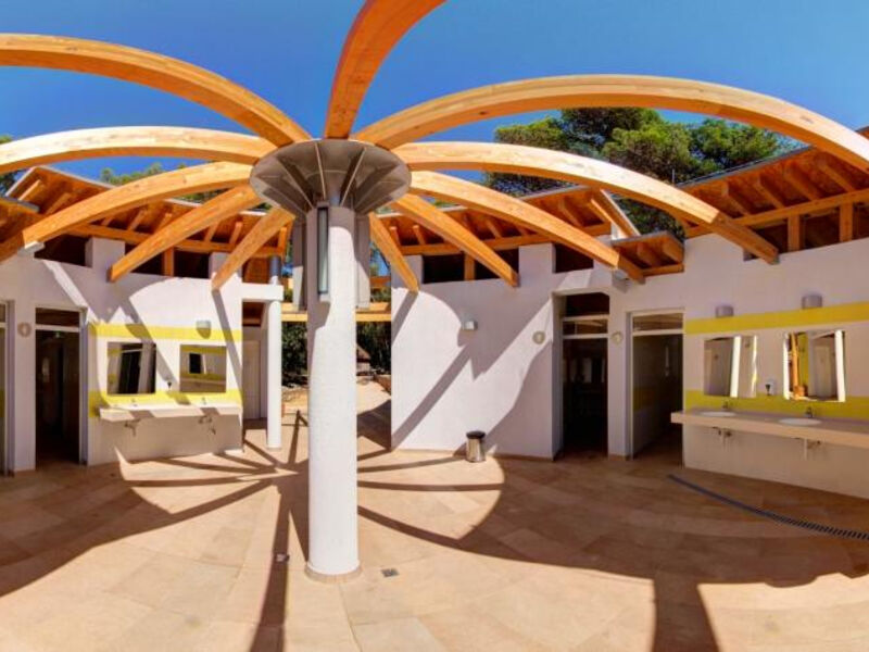 Tur.Komplex Kamp Pine Beach