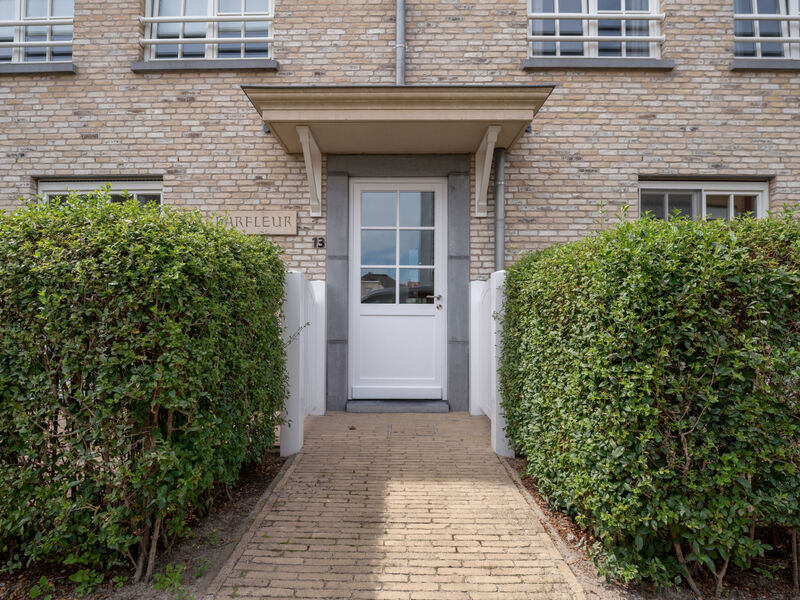 Lucette quiet but central