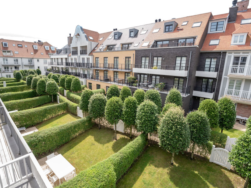 Lucette quiet but central