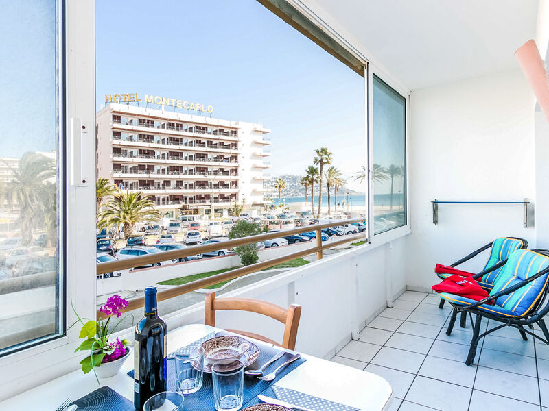 Roses Holiday Center