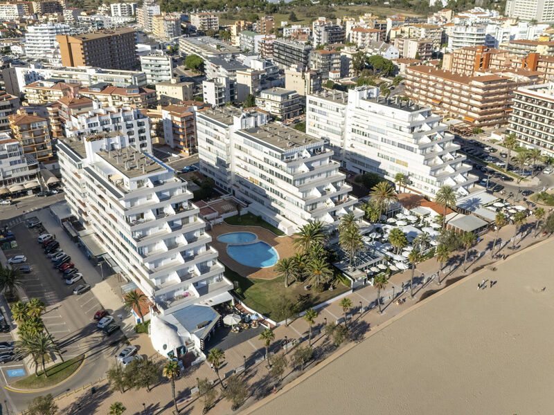 Roses Holiday Center