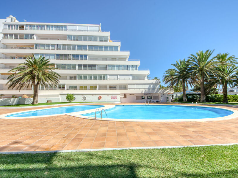 Roses Holiday Center