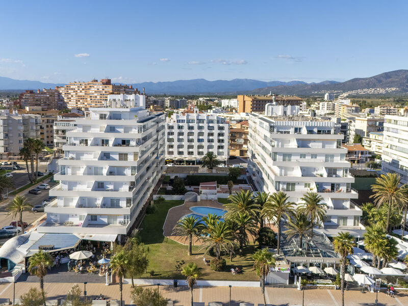 Roses Holiday Center