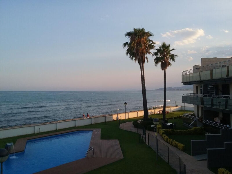 LUXUS APPARTMENT MIT MEERSICHT AUS DER TERRASSE