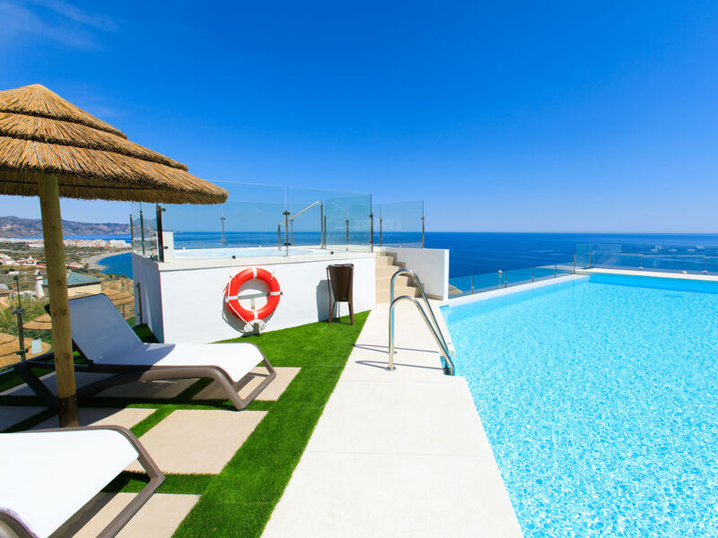 Bayview Collection free Spa & Padel