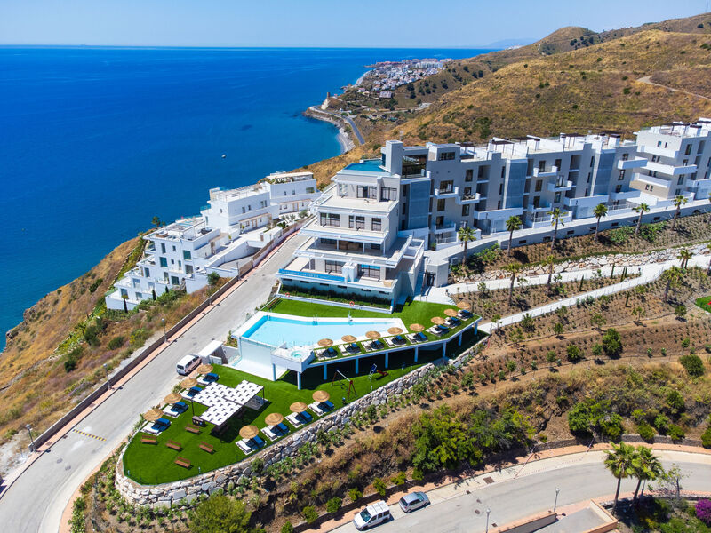 Collection View Free Spa & Padel