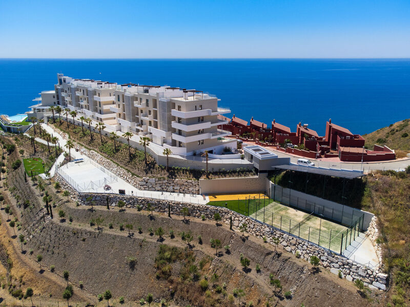 Collection View Free Spa & Padel