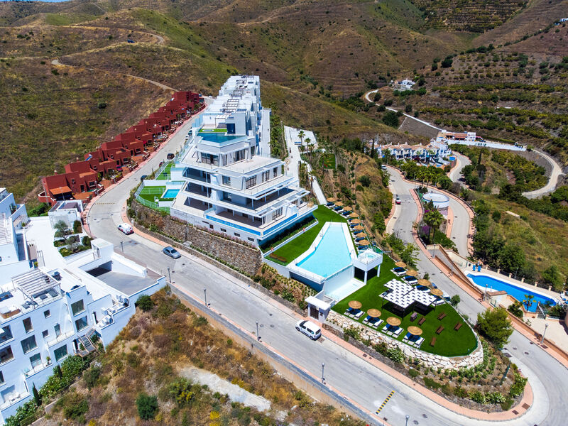 Collection View Free Spa & Padel