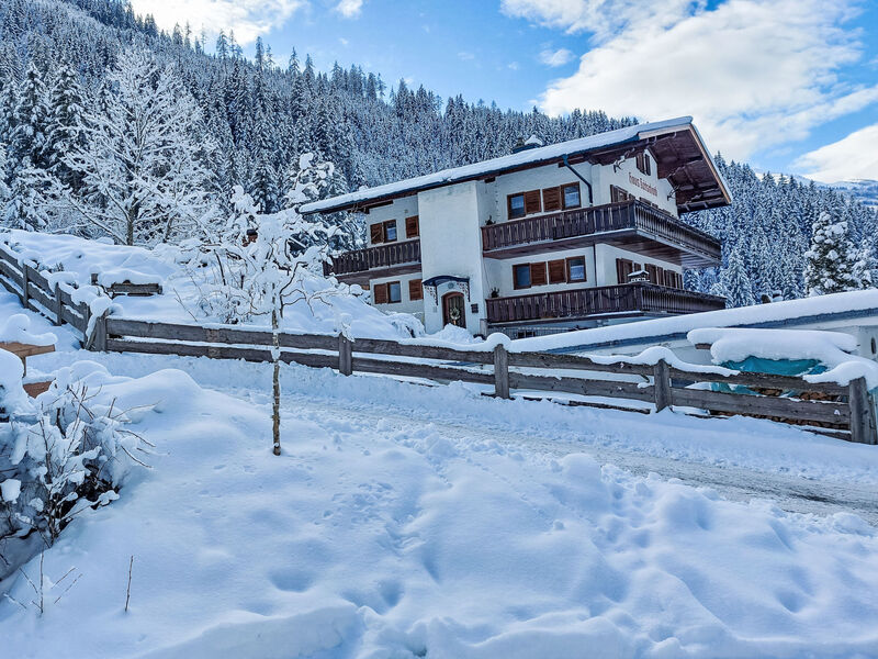 Haus Kötschach Apartment Monika