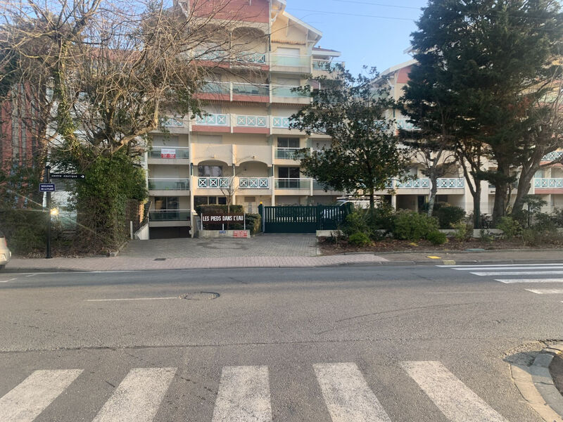 Les Pieds Dans L'Eau