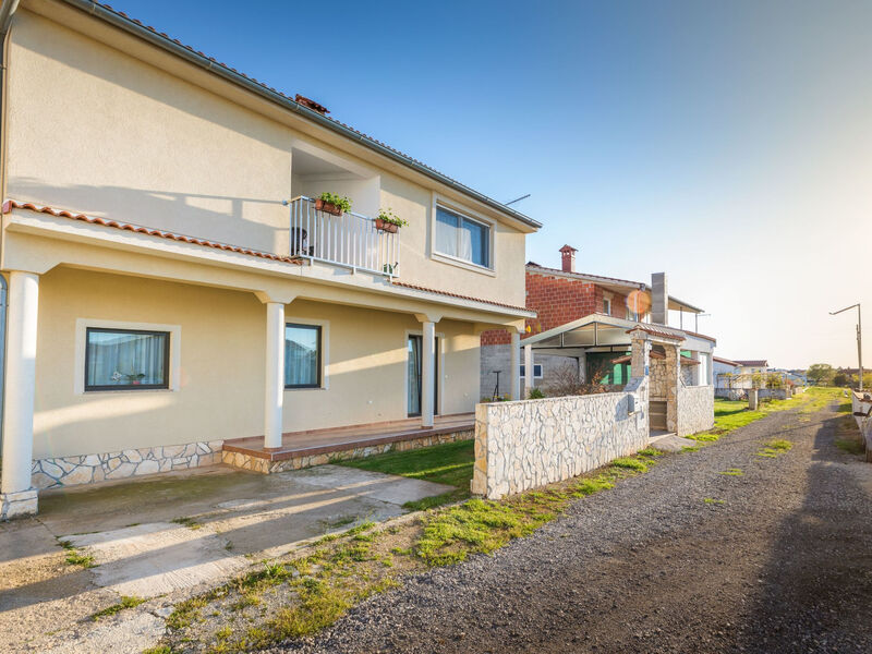 Solea, Dorf Valbandon