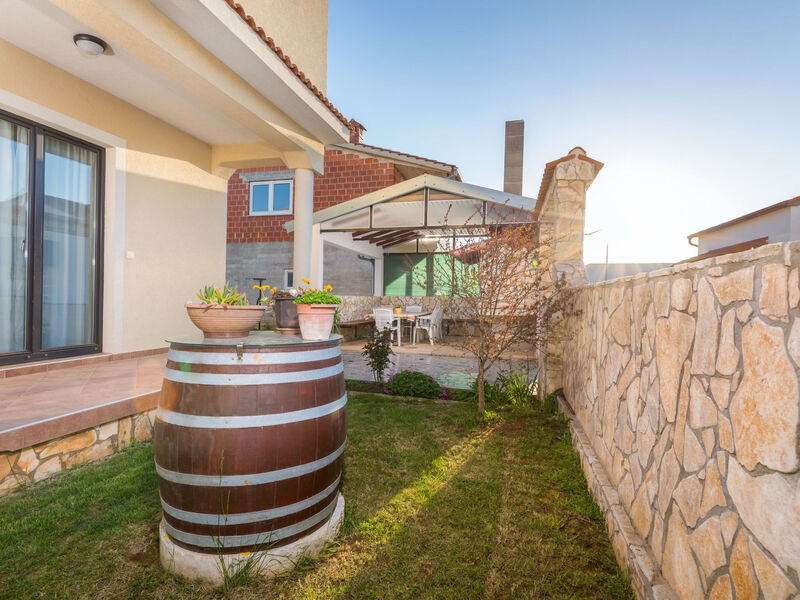 Solea, Dorf Valbandon