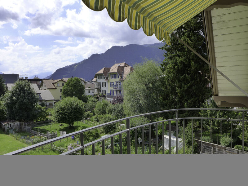 Henry'S Apartment 300