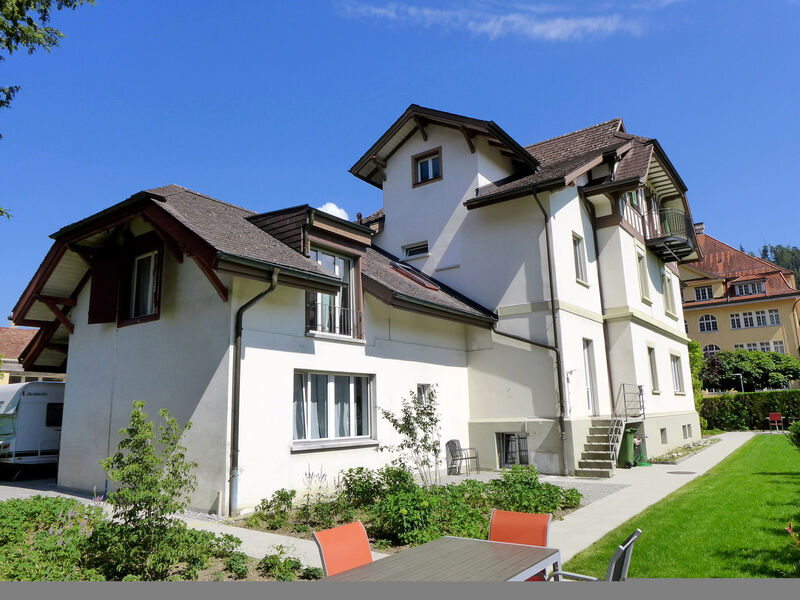 Henry'S Apartment 300