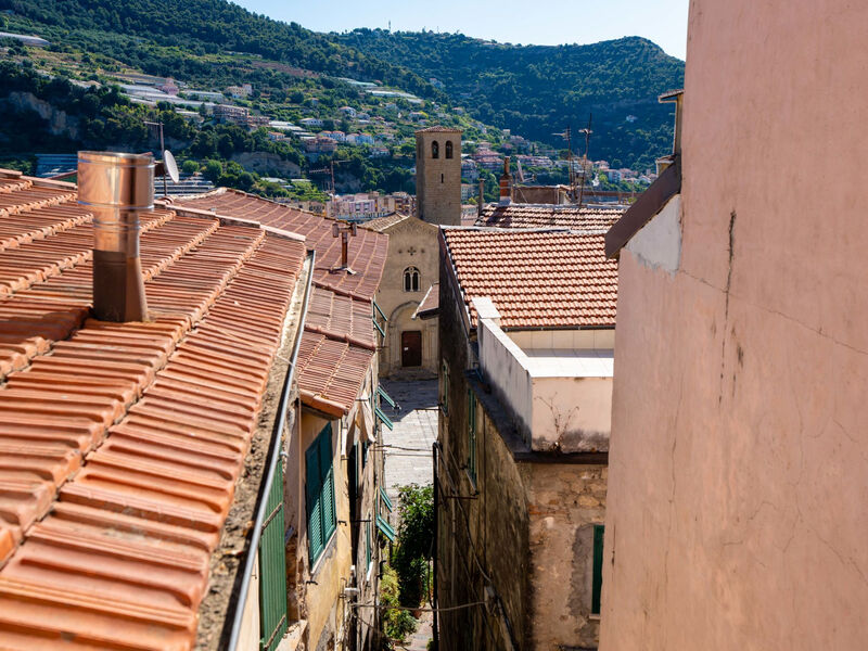 Entre Collines Et Mar