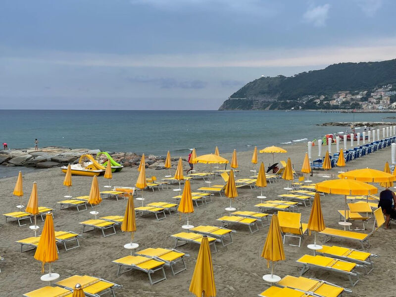 ALASSIO BEACH HOUSE - SEASIDE RELAXED LIVING