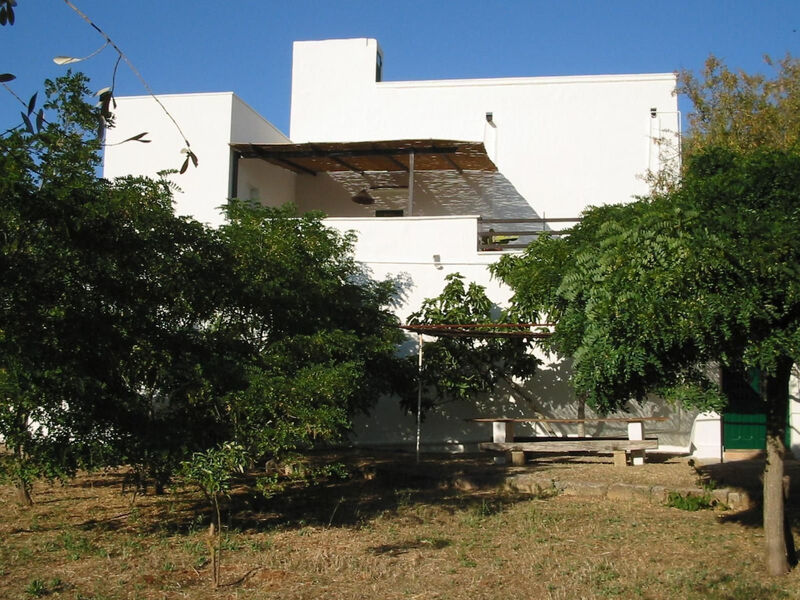 Altes Bauernhaus im Grünen