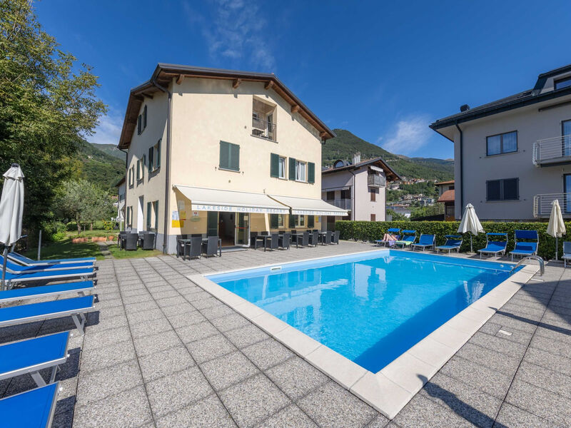 Lakeside Attic Apartment