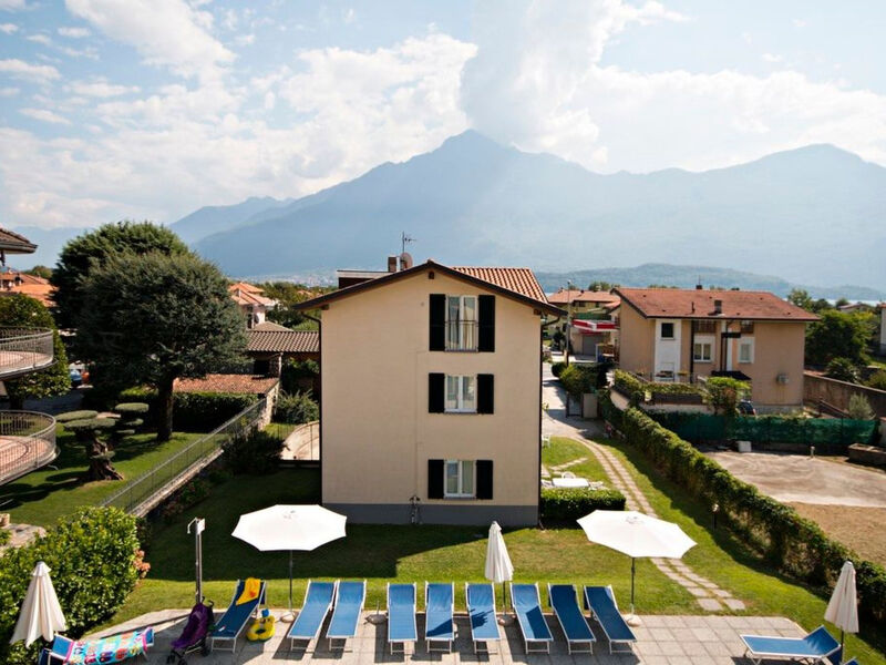 Lakeside Attic Apartment
