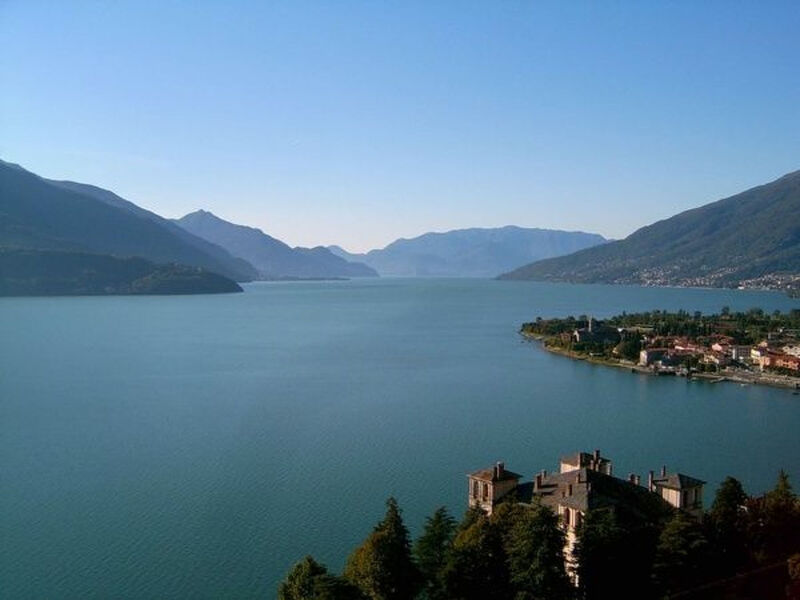 Lakeside Attic Apartment