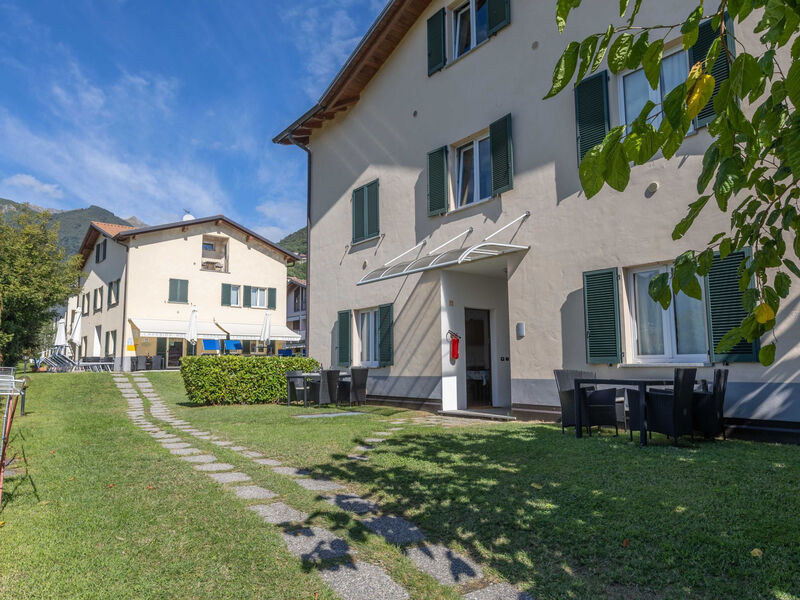 Lakeside Attic Apartment