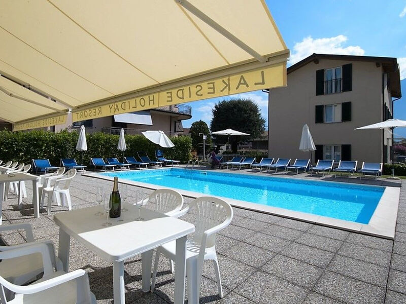 Lakeside Attic Apartment