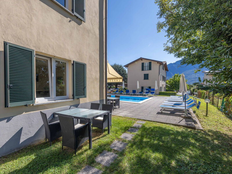 Lakeside Attic Apartment