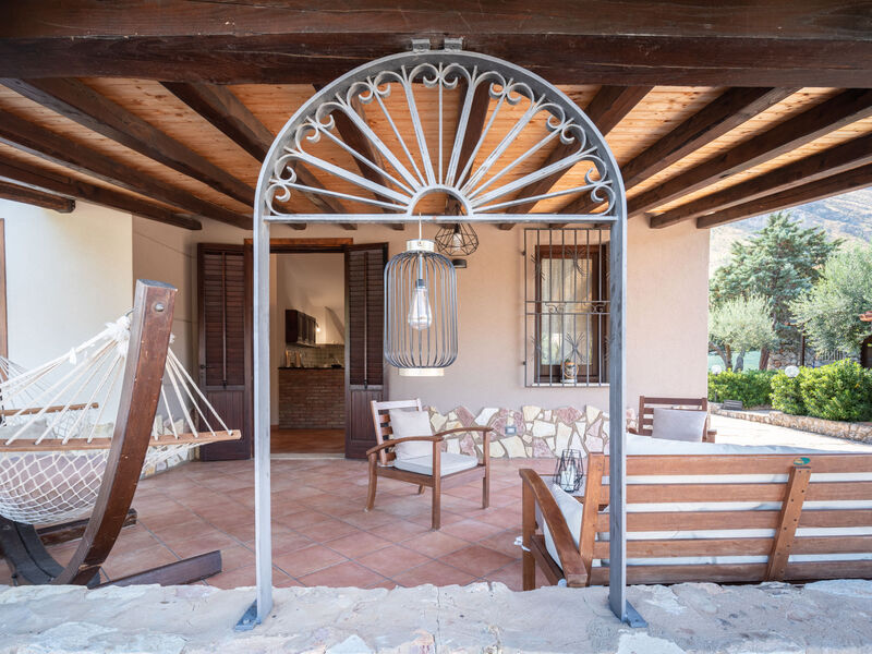 Nicole Con Dependance