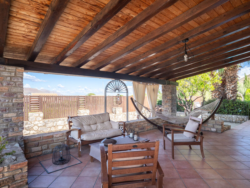 Nicole Con Dependance