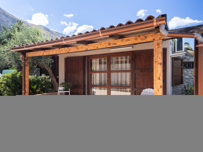 Nicole Con Dependance