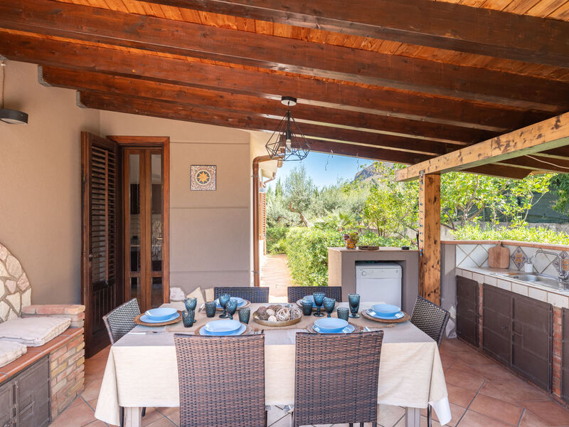 Nicole Con Dependance