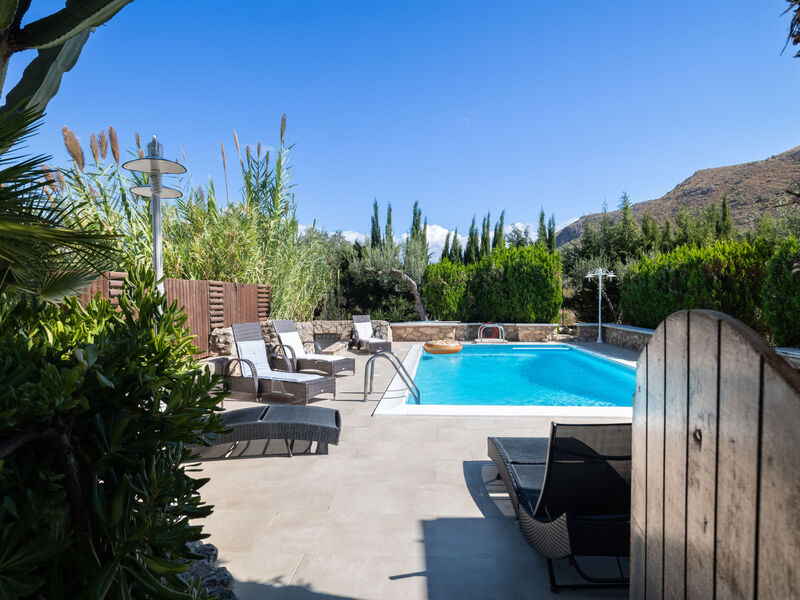 Nicole Con Dependance