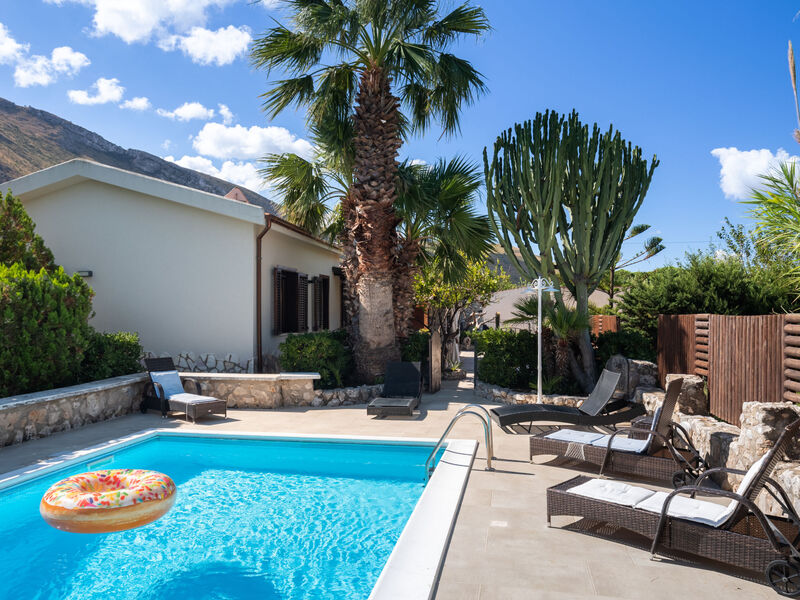 Nicole Con Dependance