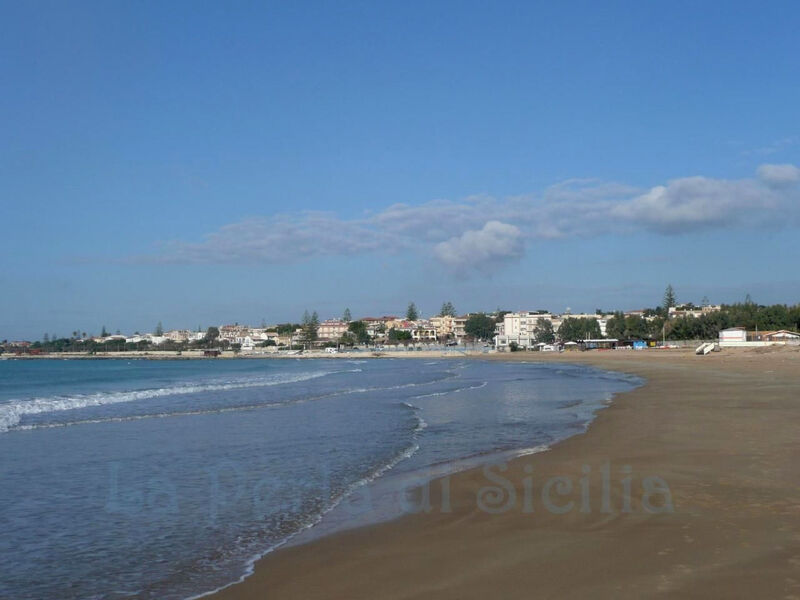 Schöner zentraler Bungalow direkt am Sandstrand auf Sizilien