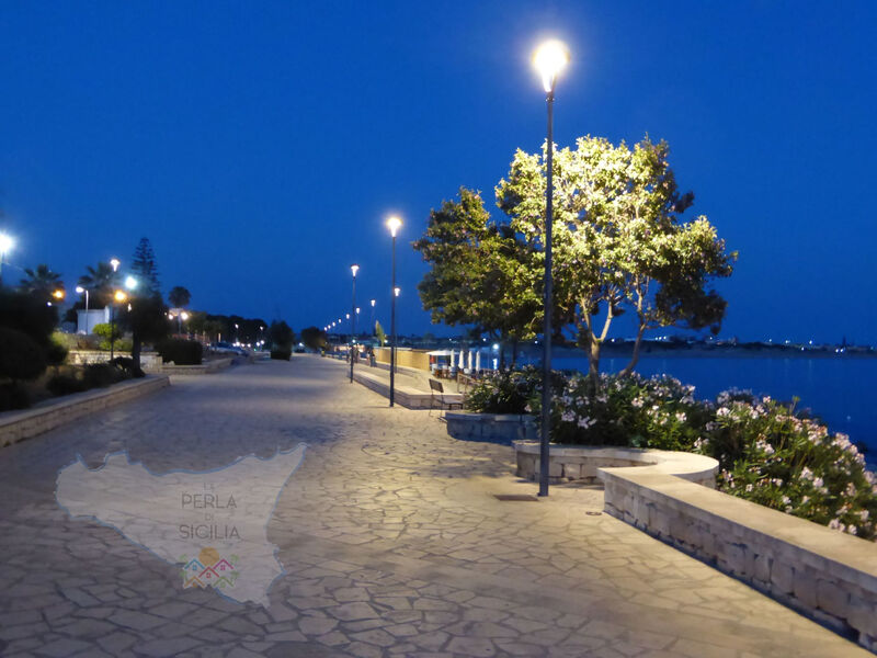Schöner zentraler Bungalow direkt am Sandstrand auf Sizilien