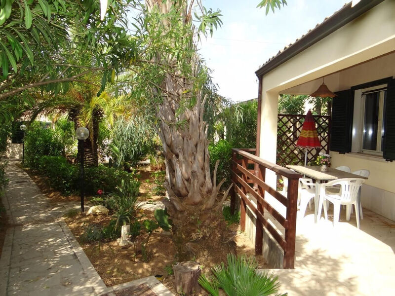 Schöner zentraler Bungalow direkt am Sandstrand auf Sizilien