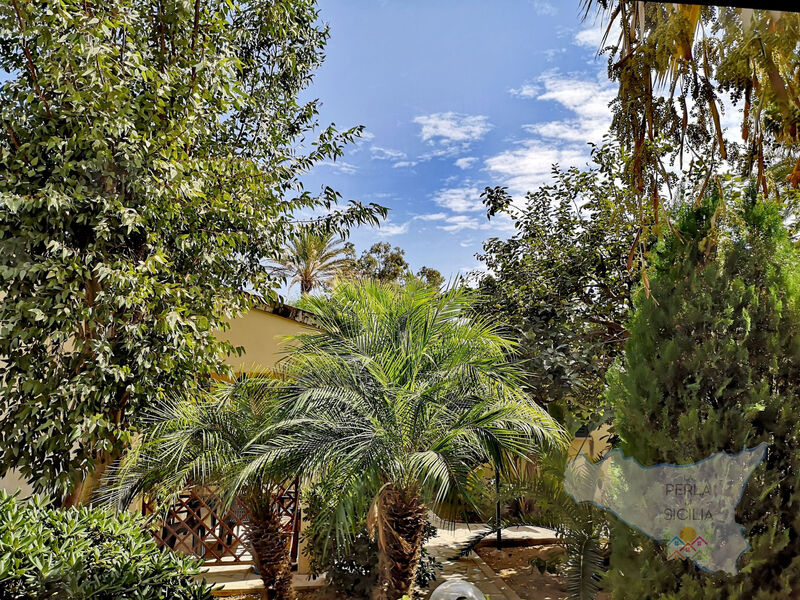 Schöner zentraler Bungalow direkt am Sandstrand auf Sizilien