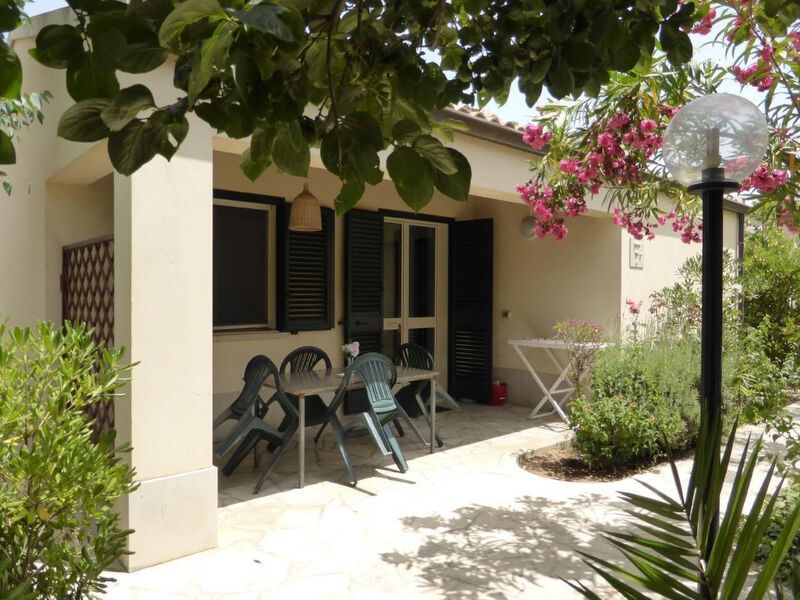 Schöner zentraler Bungalow direkt am Sandstrand auf Sizilien