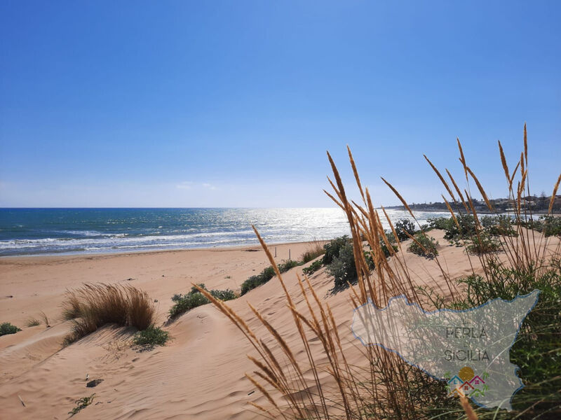 Schöner Bungalow direkt am Sandstrand auf Sizilien