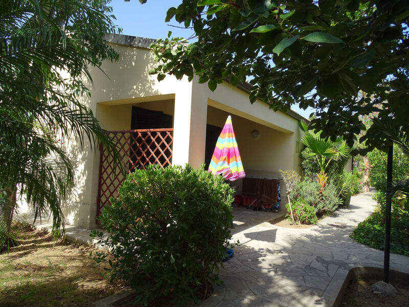 Schöner Bungalow direkt am Sandstrand auf Sizilien