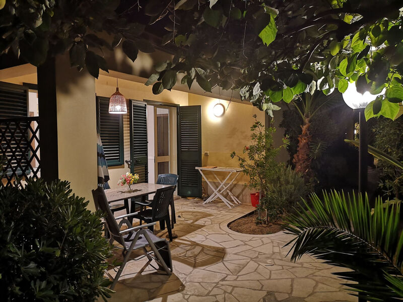 Schöner, neuer und zentraler Bungalow direkt am Sandstrand auf Sizilien