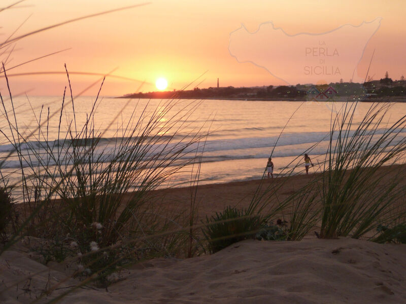 Schöner, neuer und zentraler Bungalow direkt am Sandstrand auf Sizilien