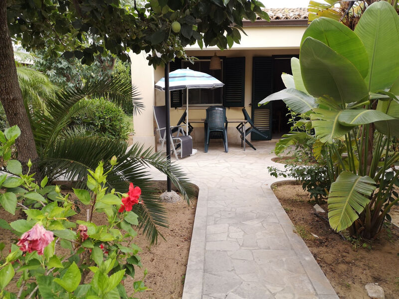 Schöner zentraler Bungalow direkt am Sandstrand auf Sizilien