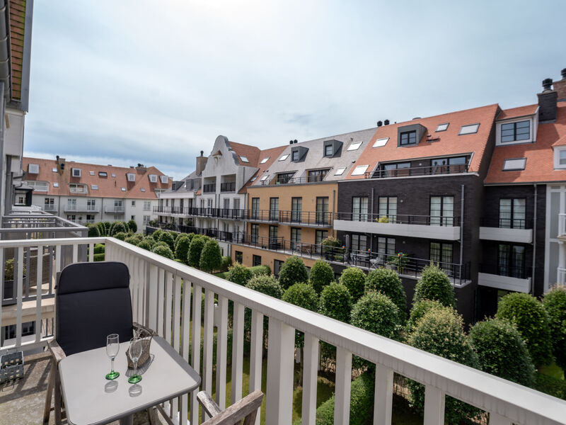 Lucette quiet but central