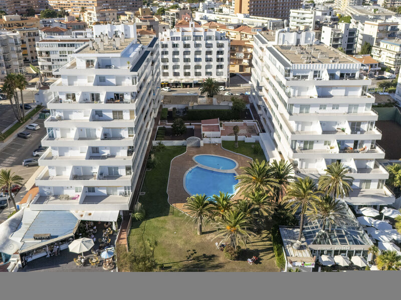 Roses Holiday Center